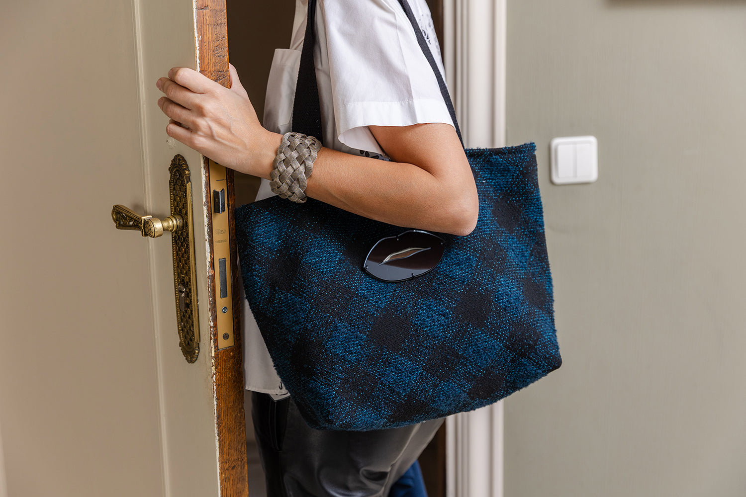 FIFI Small Tote bag | Blue Black Check Lips